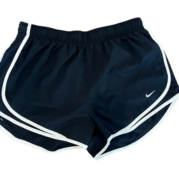 Nike Dri-Fit Women's Shorts (L) - set of 4 - Picture 3 of 3
